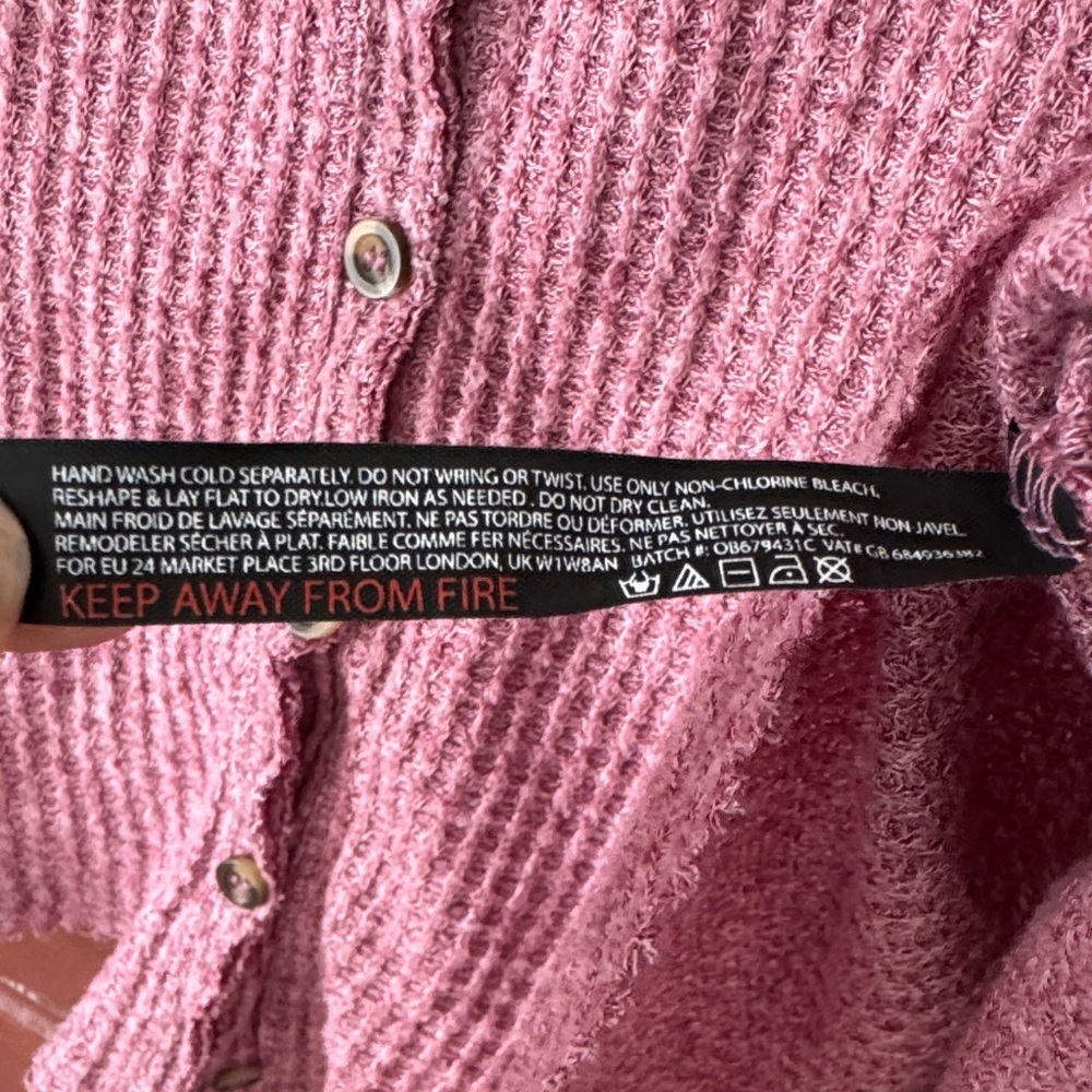 Urban Outfitters Pink Button-Front Ribbed V-Neck Long Sleeve Top - Picture 10 of 10